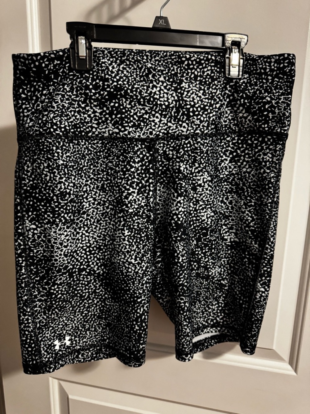 Under Armour Women's Black & White Printed Bike Shorts